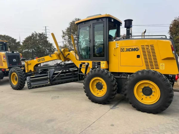 XCMG GR135 Motor Grader (1) XCMG GR135 Small Motor Grader