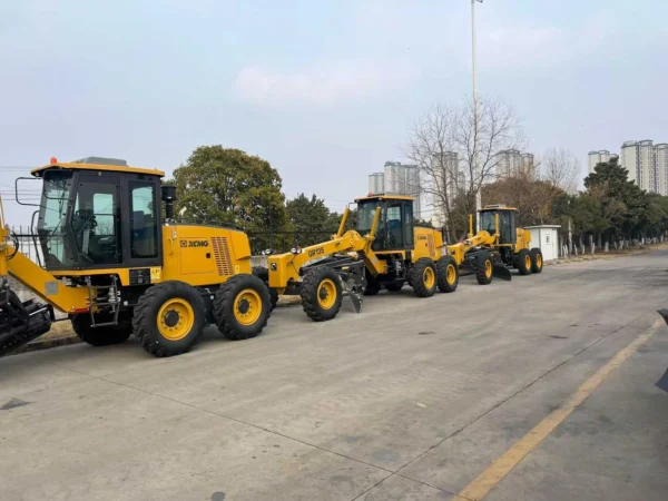 XCMG GR135 Motor Grader (2) XCMG GR135 Small Motor Grader