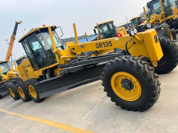 XCMG GR135 Motor Grader (3) XCMG GR135 Small Motor Grader