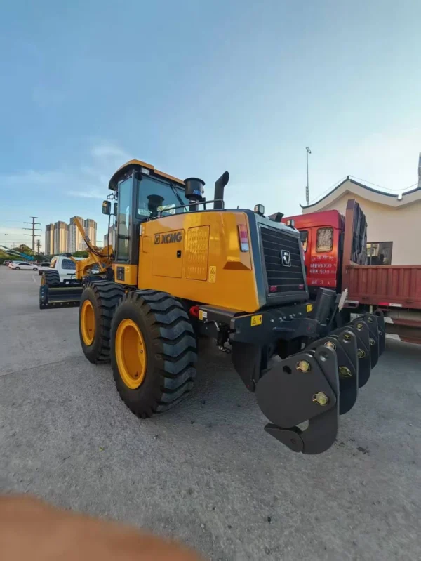 XCMG GR180 Motor Grader (1) XCMG GR180 Motor Grader Rental