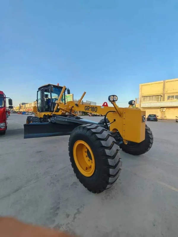 XCMG GR180 Motor Grader (3) XCMG GR180 Motor Grader Rental