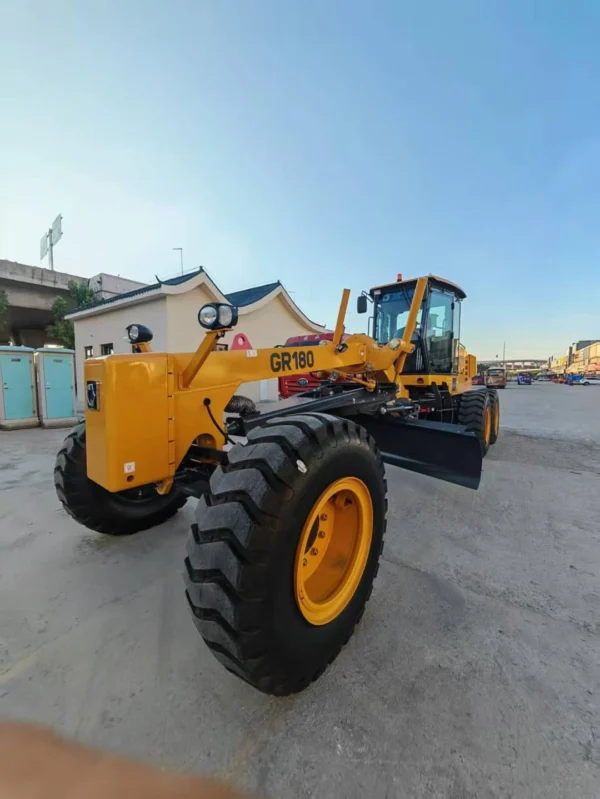XCMG GR180 Motor Grader (4) XCMG GR180 Motor Grader Rental
