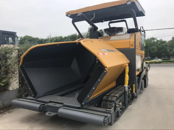XCMG RP603 Asphalt Concrete Paver (2) XCMG XP603 Asphalt Concrete Paver