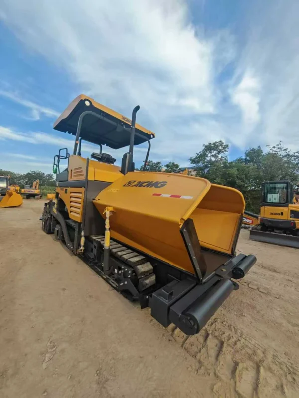 XCMG RP805 Asphalt Concrete Paver (2) XCMG RP805 Asphalt Paver For Sale