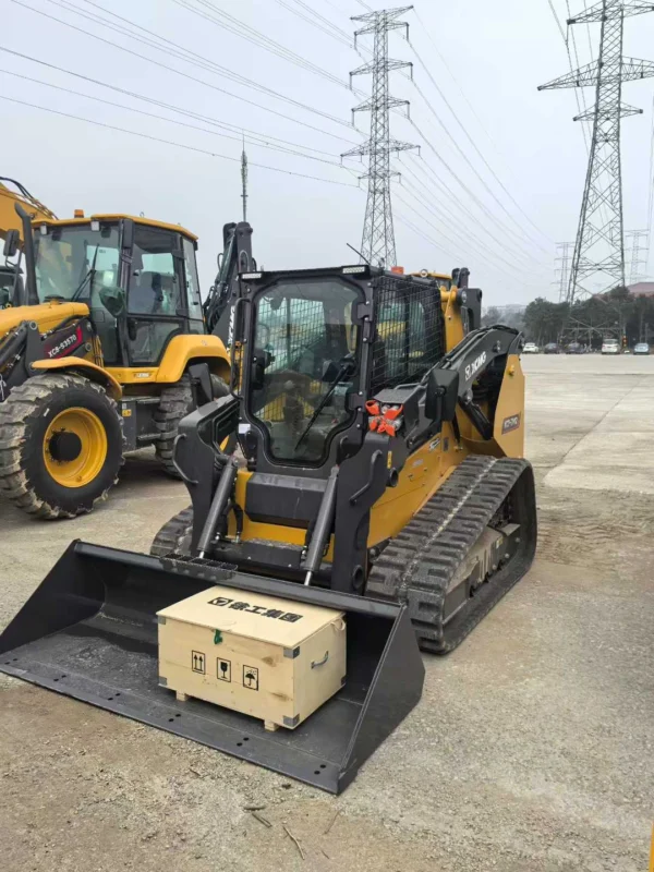 XCMG XC7-TV12 Track Skid Steer Loader (1) XCMG XC7-TV12 Compact Skid Steer Loader