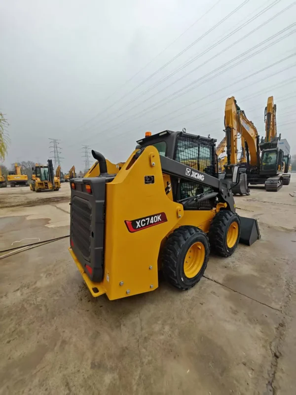 XCMG XC740K Skid Steer Loader (3) XCMG XC740K Skid Steer Loader