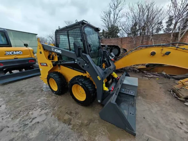 XCMG XC750K Skid Steer Loader (2) XCMG XC750K Skid Steer Loader Rental