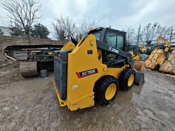 XCMG XC750K Skid Steer Loader (3) XCMG XC750K Skid Steer Loader Rental