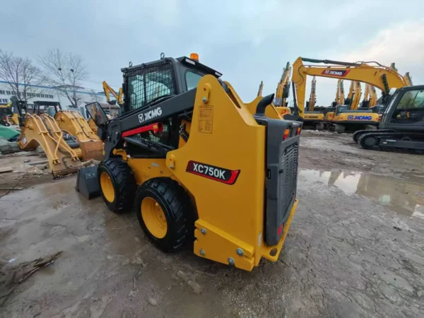 XCMG XC750K Skid Steer Loader (4) XCMG XC750K Skid Steer Loader Rental