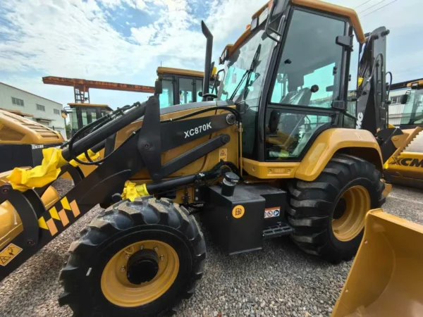 XCMG XC870K Backhoe Loader (1) XCMG XC870K Backhoe Loader