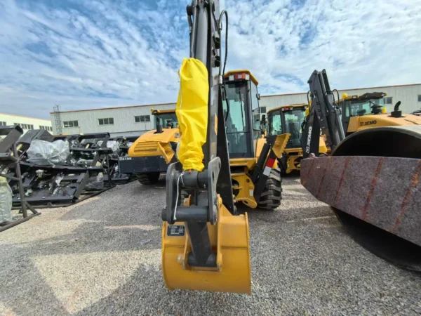 XCMG XC870K Backhoe Loader (3) XCMG XC870K Backhoe Loader