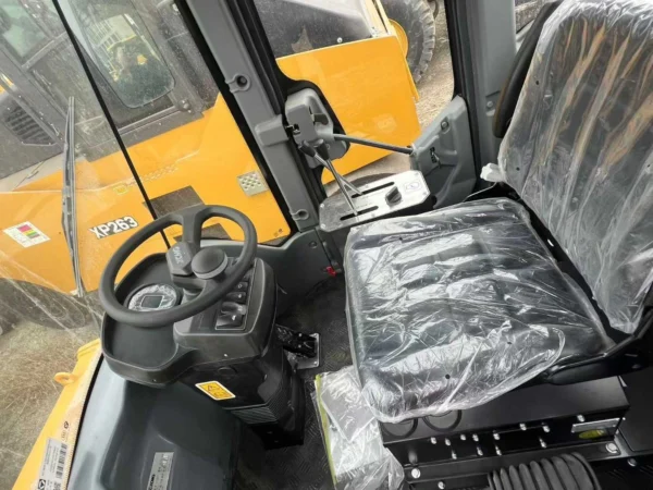 XCMG XC938 Wheel Loader (2) XCMG XC938 3 Ton Wheel Loader Rental