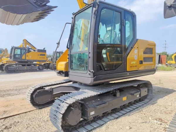 XCMG XE135GA Excavator (1) XCMG XE135GA 13.5 Ton Excavators Rental