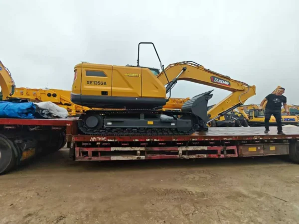 XCMG XE135GA Excavator (2) XCMG XE135GA 13.5 Ton Excavators Rental