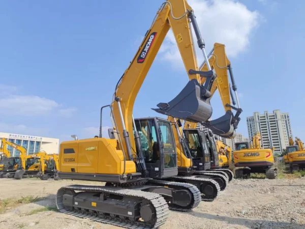 XCMG XE135GA Excavator (4) XCMG XE135GA 13.5 Ton Excavators Rental