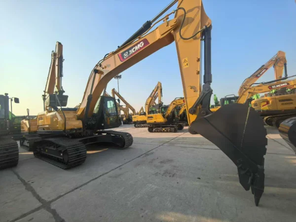 XCMG XE245G 24.5 Ton Excavators for Sale