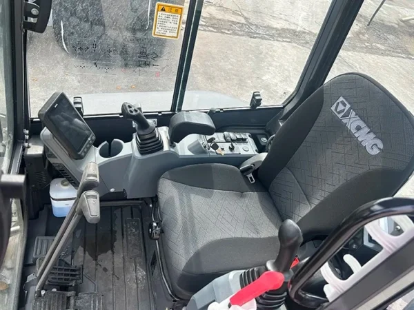 XCMG XE27U Mini Excavator (2) XCMG XE27U 2.7 Ton Mini Excavator