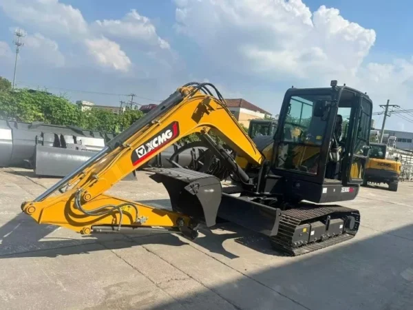 XCMG XE60GA Excavator (1) XCMG XE60GA 6 Ton Excavators