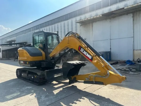 XCMG XE60GA Excavator (3) XCMG XE60GA 6 Ton Excavators