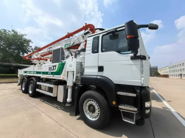 XCMG XS37 Concrete Pump (1) XCMG XS37 Concrete Pump Truck