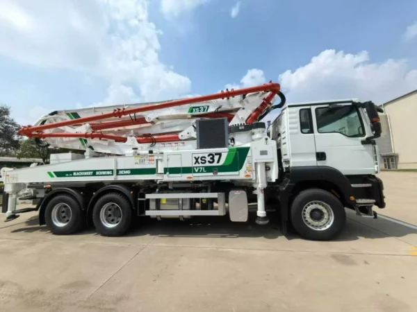 XCMG XS37 Concrete Pump (2) XCMG XS37 Concrete Pump Truck