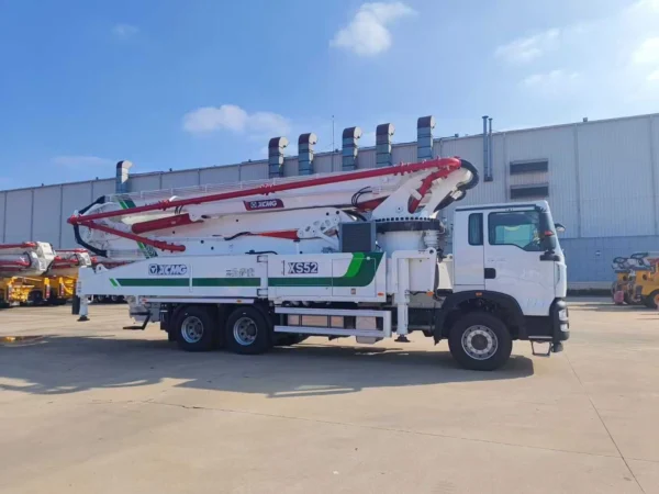 XCMG XS52 Concrete Pump (2) XCMG XS52 Concrete Pump For Sale